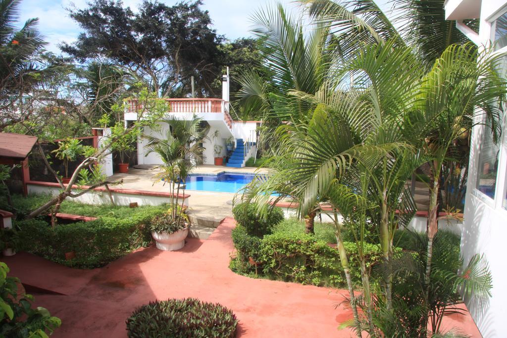 Hotel Dejavu Puerto Ayora  Exterior photo